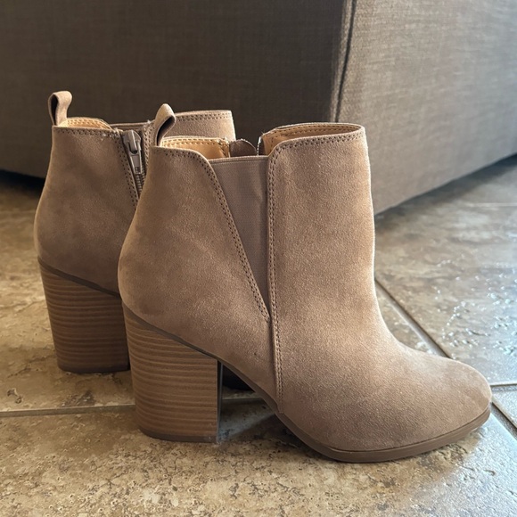 Express Suede Tan Heeled Booties - Women’s Size 8 - Picture 2 of 6